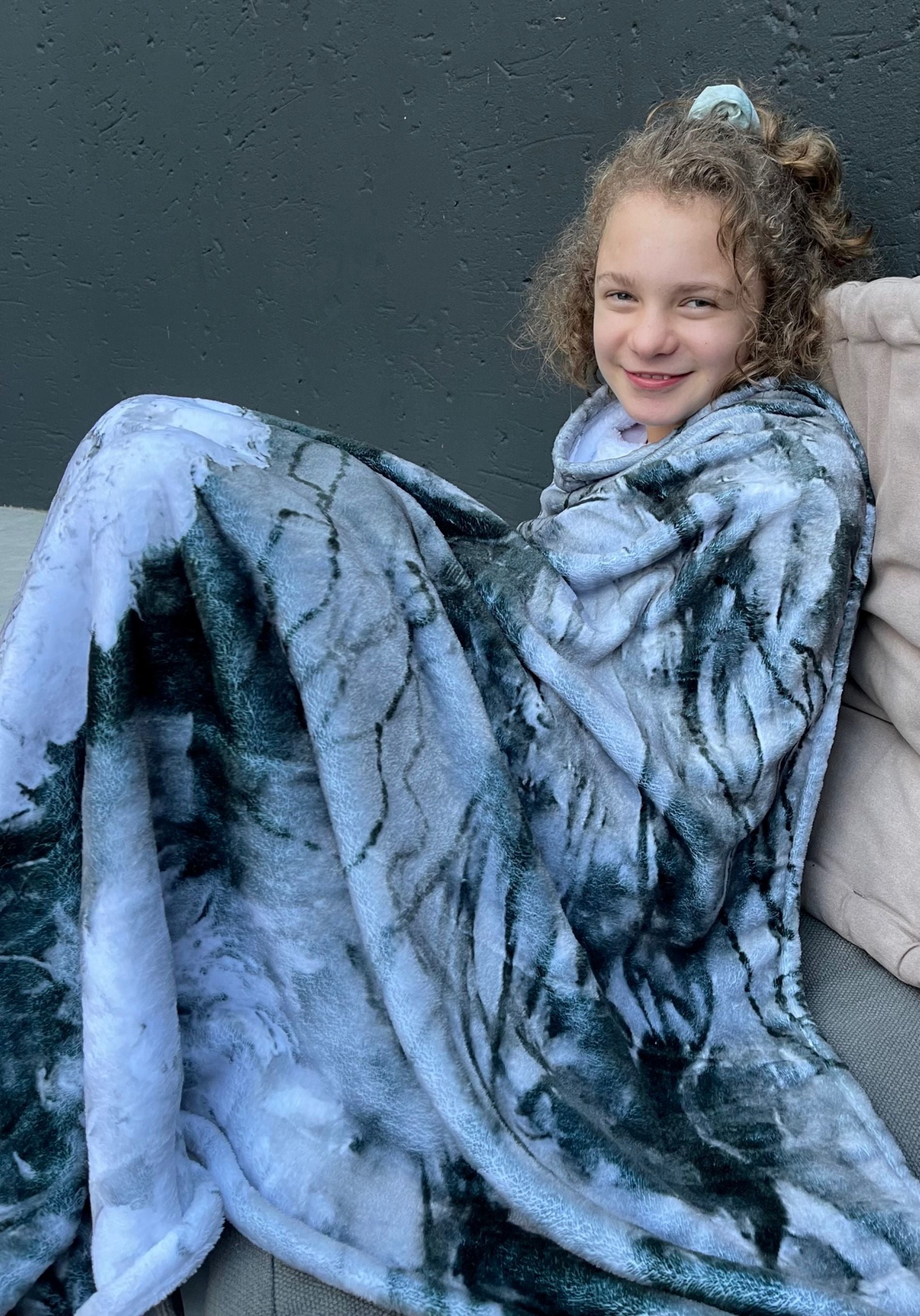 Winter Blanket: Black and White Florals